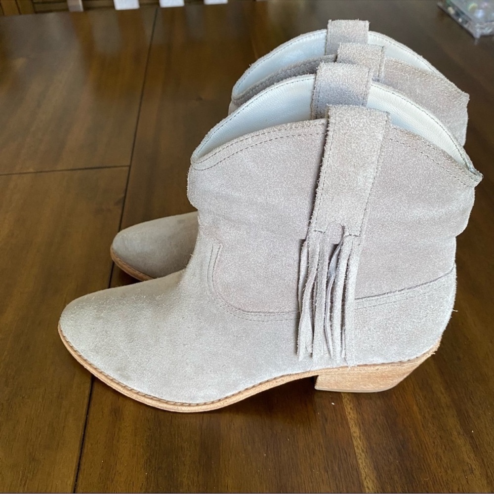 Women's Suede Ankle Boots - Cream